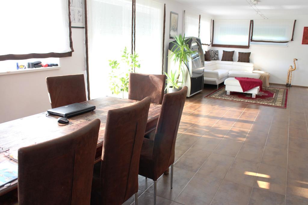 Villa Relax Am See Боденсдорф Стая снимка